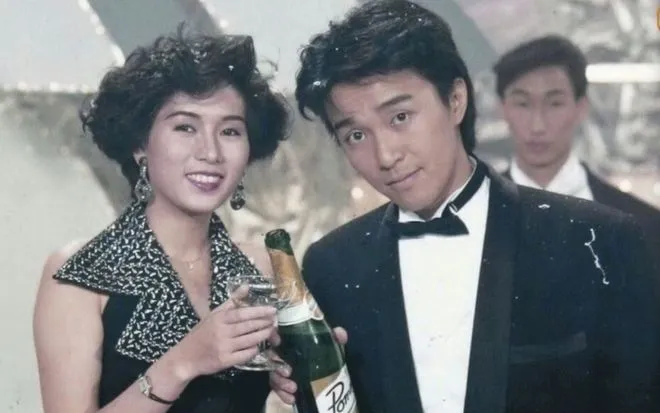 Châu Tinh Trì và La Huệ Quyên trong một bức ảnh lưu niệm. Châu Tinh Trì và La Huệ Quyên trong một bức ảnh lưu niệm.