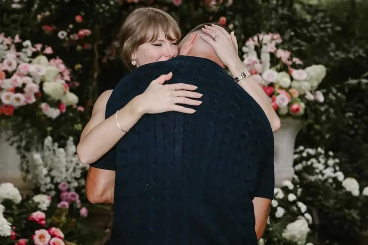 Taylor Swift đính hôn, mạng xã hội chấn động - Ảnh 2.