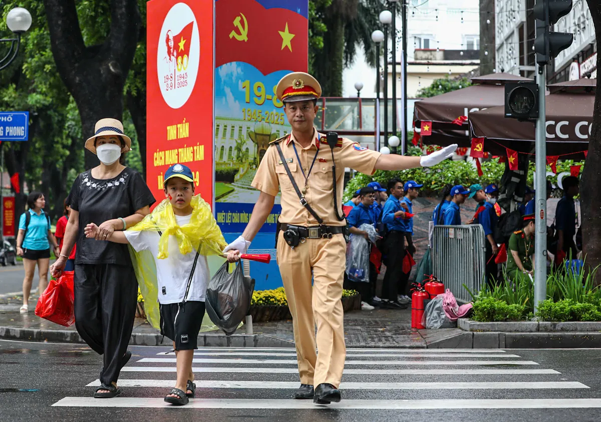Hà Nội đang thắt chặt an ninh cho buổi sơ duyệt A80 - Ảnh 6.