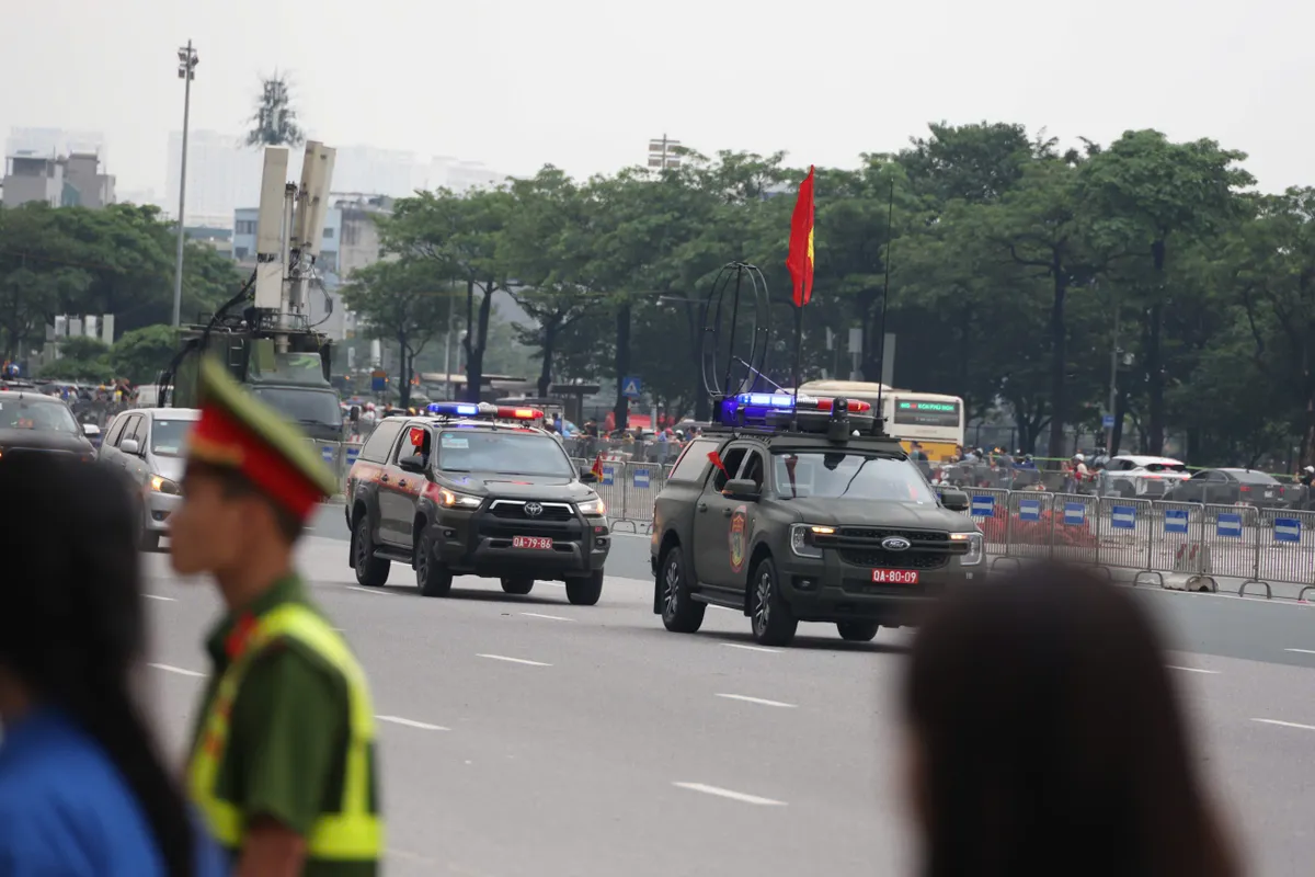 Xe chở khí tài sẵn sàng trước giờ sơ duyệt A80 - Ảnh 1.
