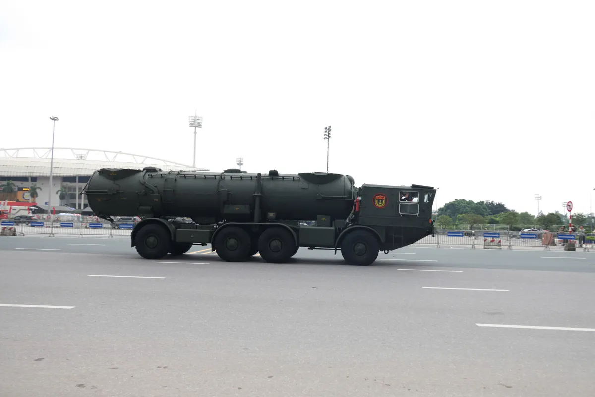 Xe chở khí tài sẵn sàng trước giờ sơ duyệt A80 - Ảnh 2.