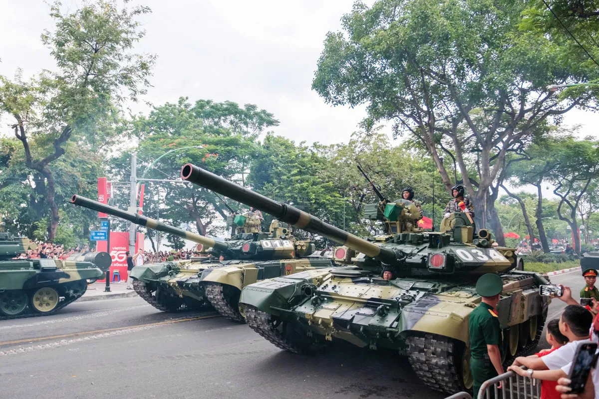 Xe chở khí tài sẵn sàng trước giờ sơ duyệt A80 - Ảnh 9.
