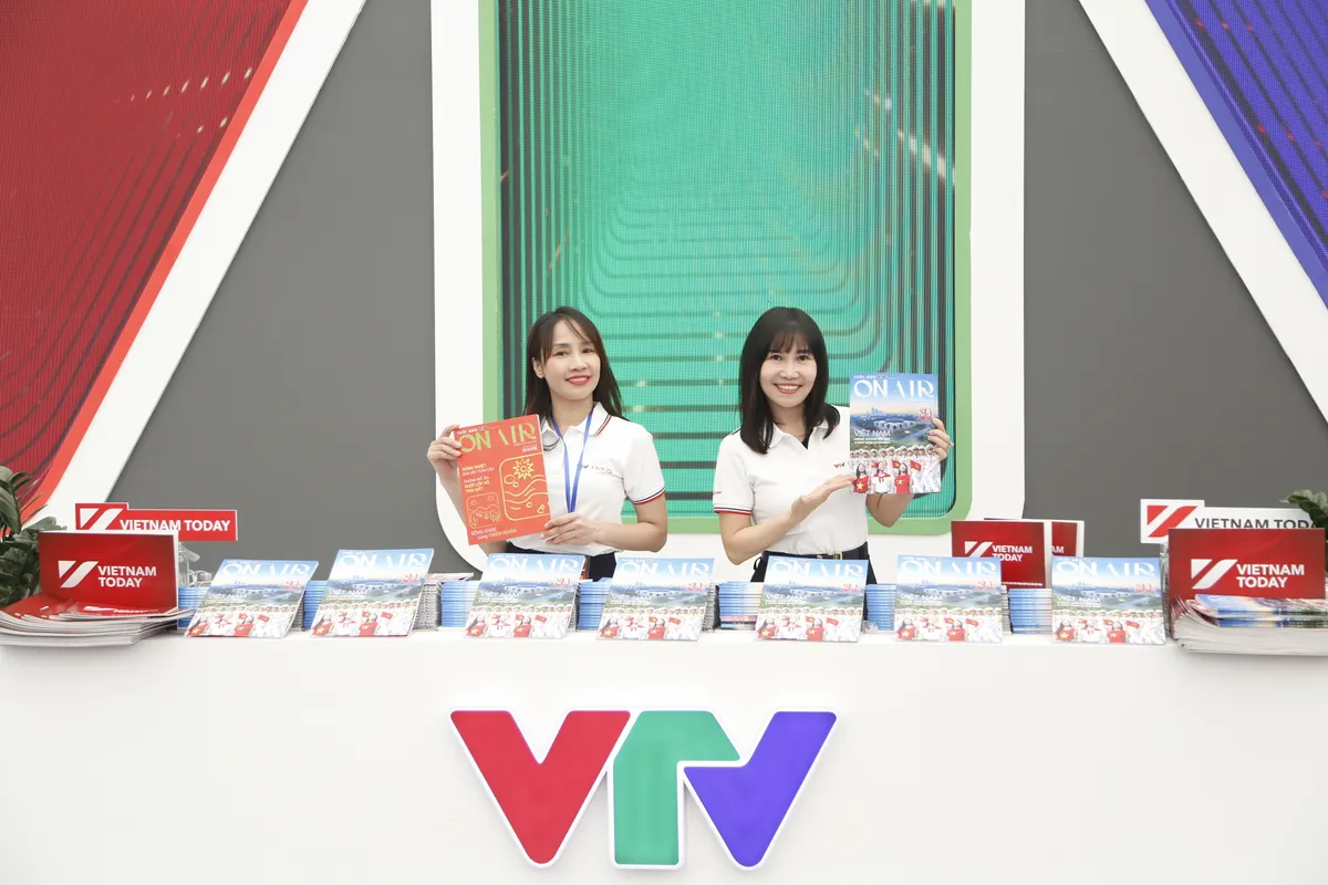 Gian trưng bày VTV tạo sức hút ngày khai mạc Triển lãm Thành tựu đất nước - Ảnh 12.