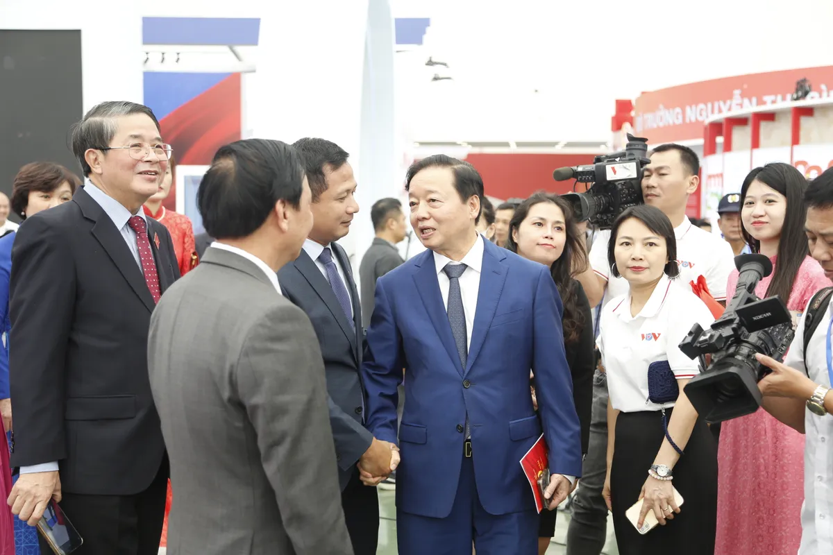 Gian trưng bày VTV tạo sức hút ngày khai mạc Triển lãm Thành tựu đất nước - Ảnh 7.