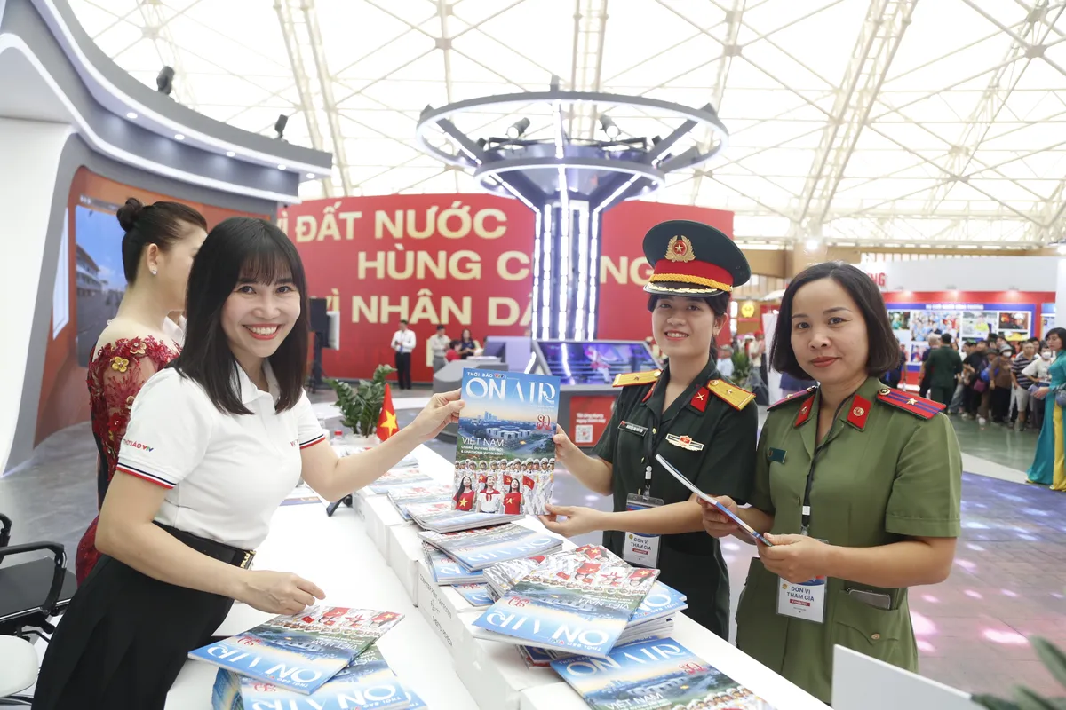 Gian trưng bày VTV tạo sức hút ngày khai mạc Triển lãm Thành tựu đất nước - Ảnh 15.