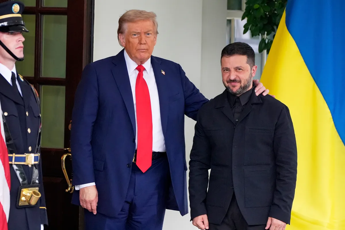 Tổng thống Mỹ Donald Trump chào đón Tổng thống Ukraine Volodymyr Zelensky khi ông đến Nhà Trắng, ngày 18/8/2025. Tổng thống Mỹ Donald Trump chào đón Tổng thống Ukraine Volodymyr Zelensky khi ông đến Nhà Trắng, ngày 18/8/2025.