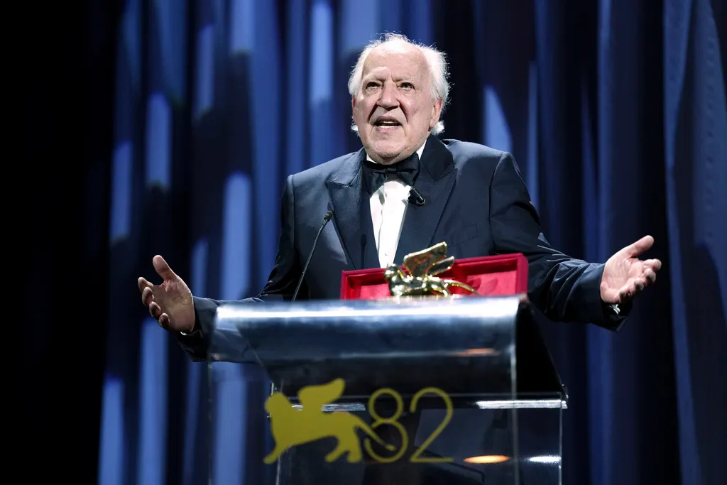 Liên hoan phim Venice 2025 khai mạc: Phim "La Grazia" mở màn, Francis Ford Coppola tri ân Werner Herzog - Ảnh 1.