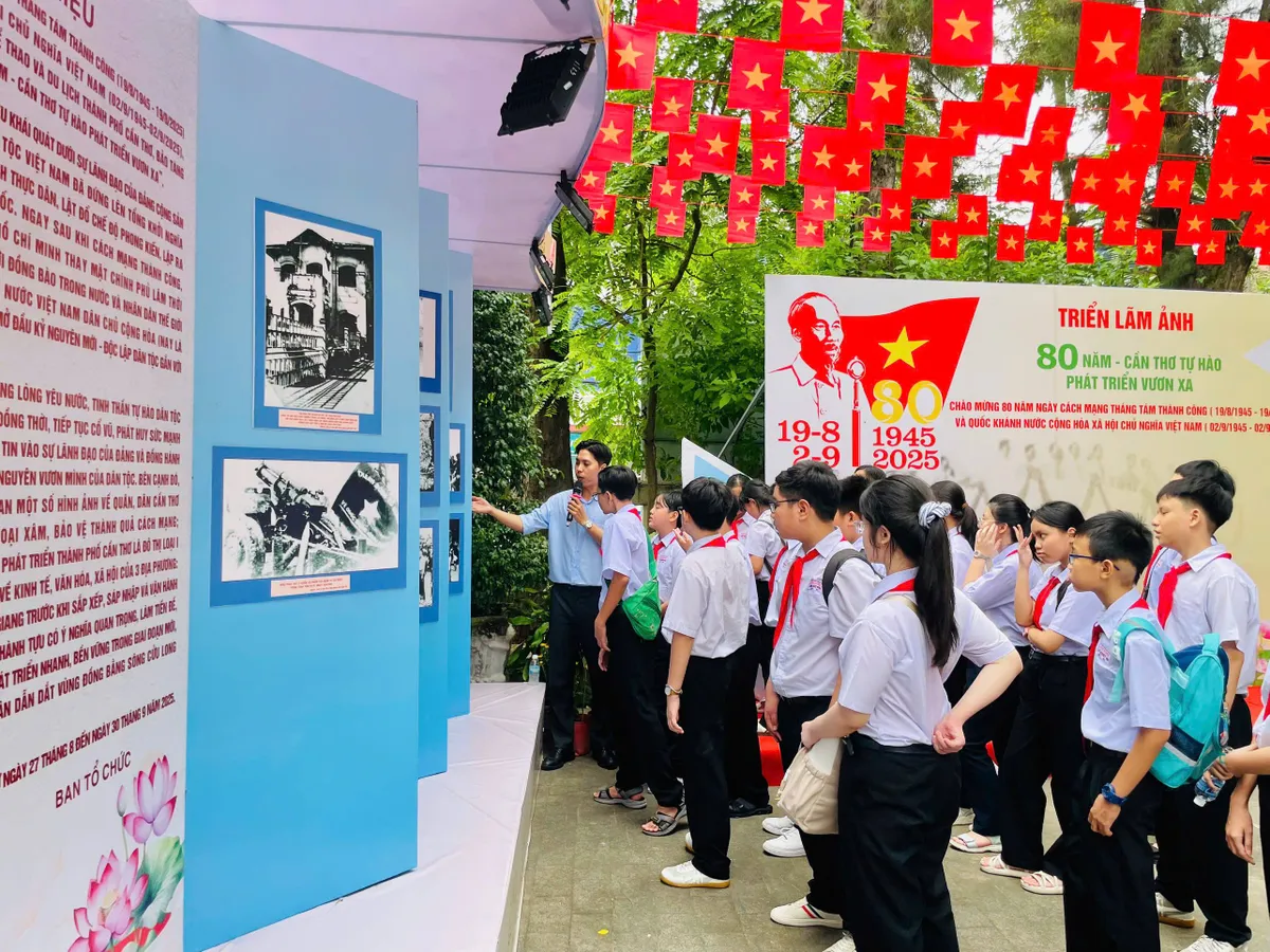 Trưng bày chuyên đề gốm Nam Bộ và triển lãm ảnh “80 năm - Cần Thơ tự hào phát triển vươn xa”- Ảnh 3. Trưng bày chuyên đề gốm Nam Bộ và triển lãm ảnh “80 năm - Cần Thơ tự hào phát triển vươn xa”- Ảnh 3.