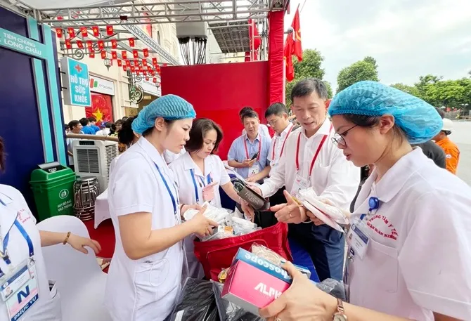 Đảm bảo công tác y tế phục vụ Lễ kỷ niệm 80 năm Cách mạng tháng Tám và Quốc khánh 2/9 - Ảnh 2. Đảm bảo công tác y tế phục vụ Lễ kỷ niệm 80 năm Cách mạng tháng Tám và Quốc khánh 2/9 - Ảnh 2.