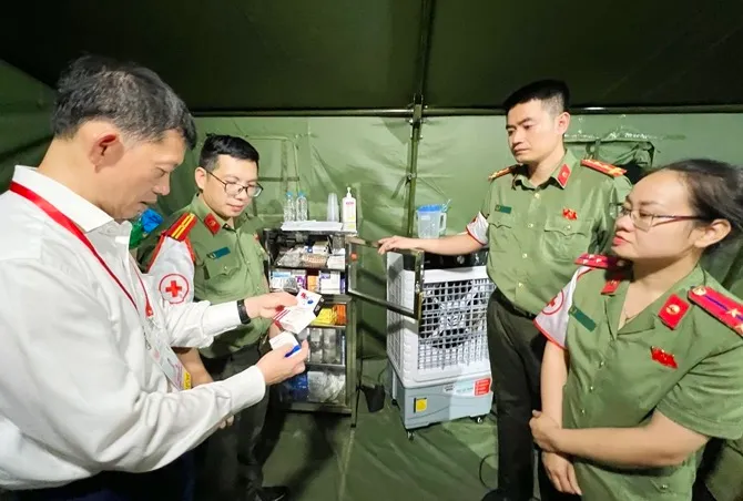 Đảm bảo công tác y tế phục vụ Lễ kỷ niệm 80 năm Cách mạng tháng Tám và Quốc khánh 2/9 - Ảnh 3. Đảm bảo công tác y tế phục vụ Lễ kỷ niệm 80 năm Cách mạng tháng Tám và Quốc khánh 2/9 - Ảnh 3.