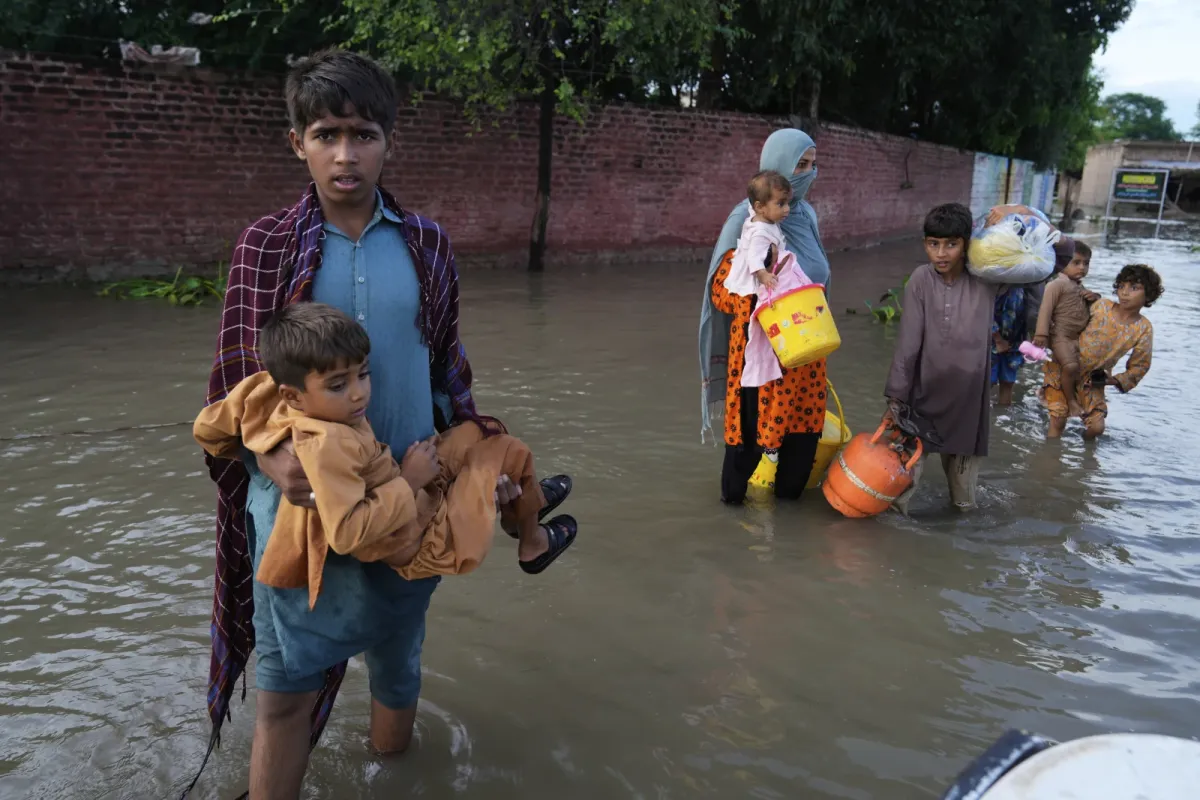 Lũ quét, sạt lở đất ở Kashmir do Ấn Độ kiểm soát, ít nhất 34 người thiệt mạng- Ảnh 1. Lũ quét, sạt lở đất ở Kashmir do Ấn Độ kiểm soát, ít nhất 34 người thiệt mạng- Ảnh 1.