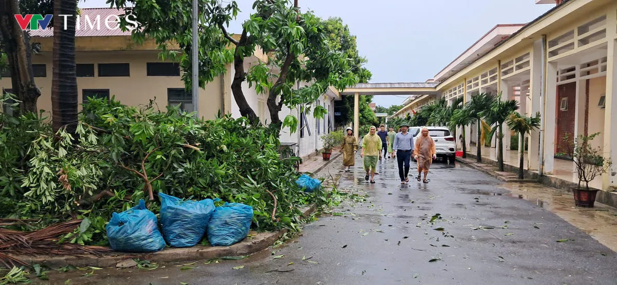 Nghệ An: Các cơ sở y tế ổn định hoạt động sau bão số 5 - Ảnh 11.