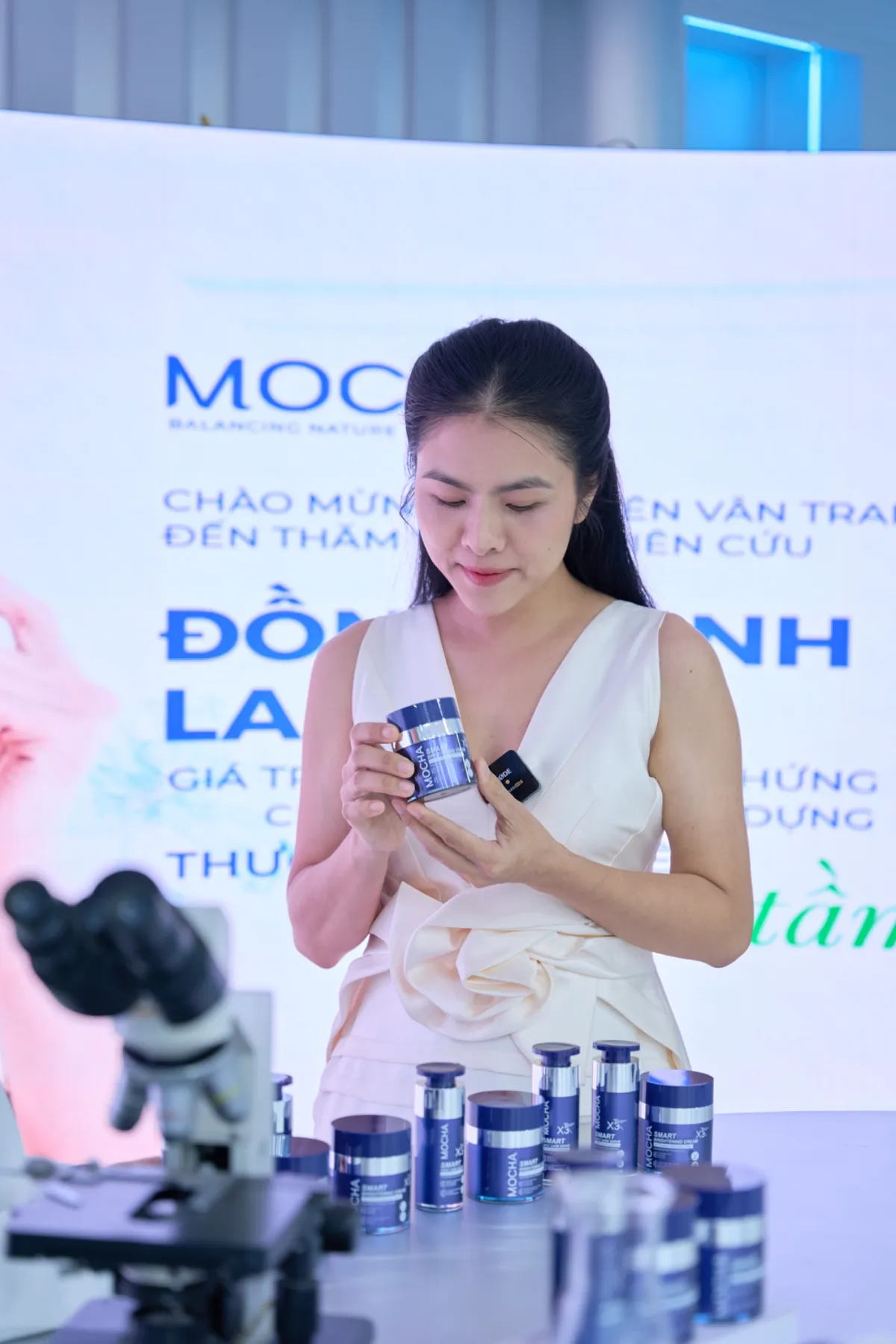 Vân Trang bất ngờ trước một thương hiệu Việt tâm huyết- Ảnh 4.