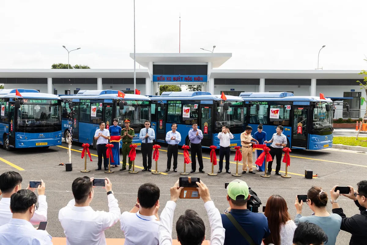 TP Hồ Chí Minh khai trương Bến xe buýt Hóc Môn - Ảnh 1.