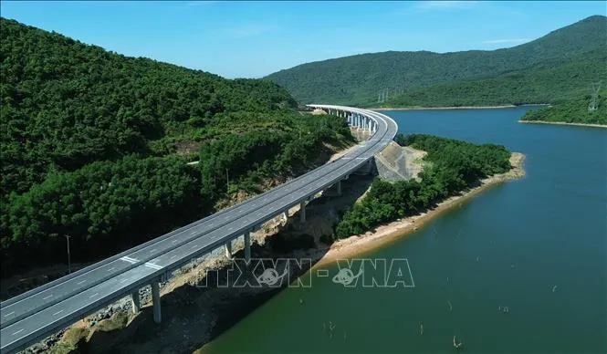 Khai thác tuyến cao tốc Vũng Áng - Bùng - Ảnh 1.