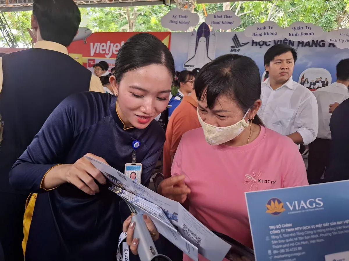 Gần 1.300 hồ sơ ứng tuyển vào sân bay Long Thành sau ngày hội việc làm - Ảnh 2.