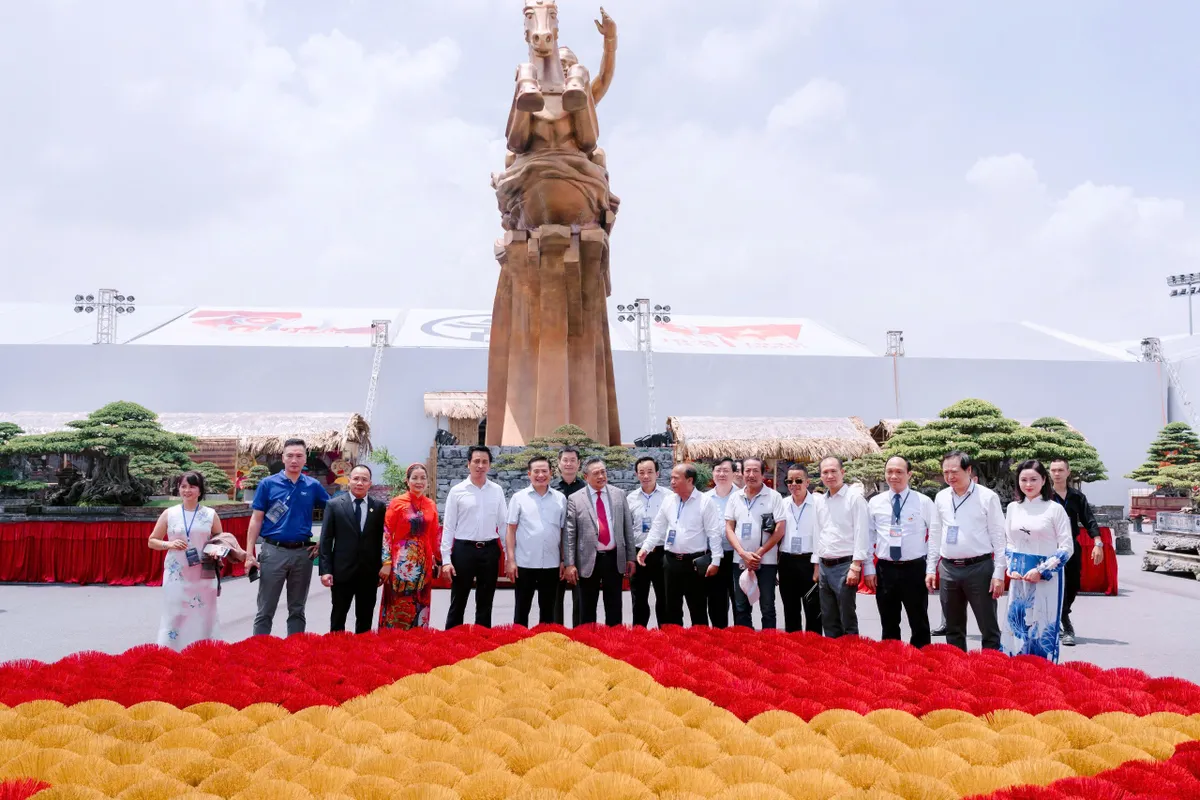 Hà Nội giao thoa giữa truyền thống và sáng tạo tại Triển lãm “80 năm hành trình Độc lập - Tự do - Hạnh phúc” - Ảnh 4.