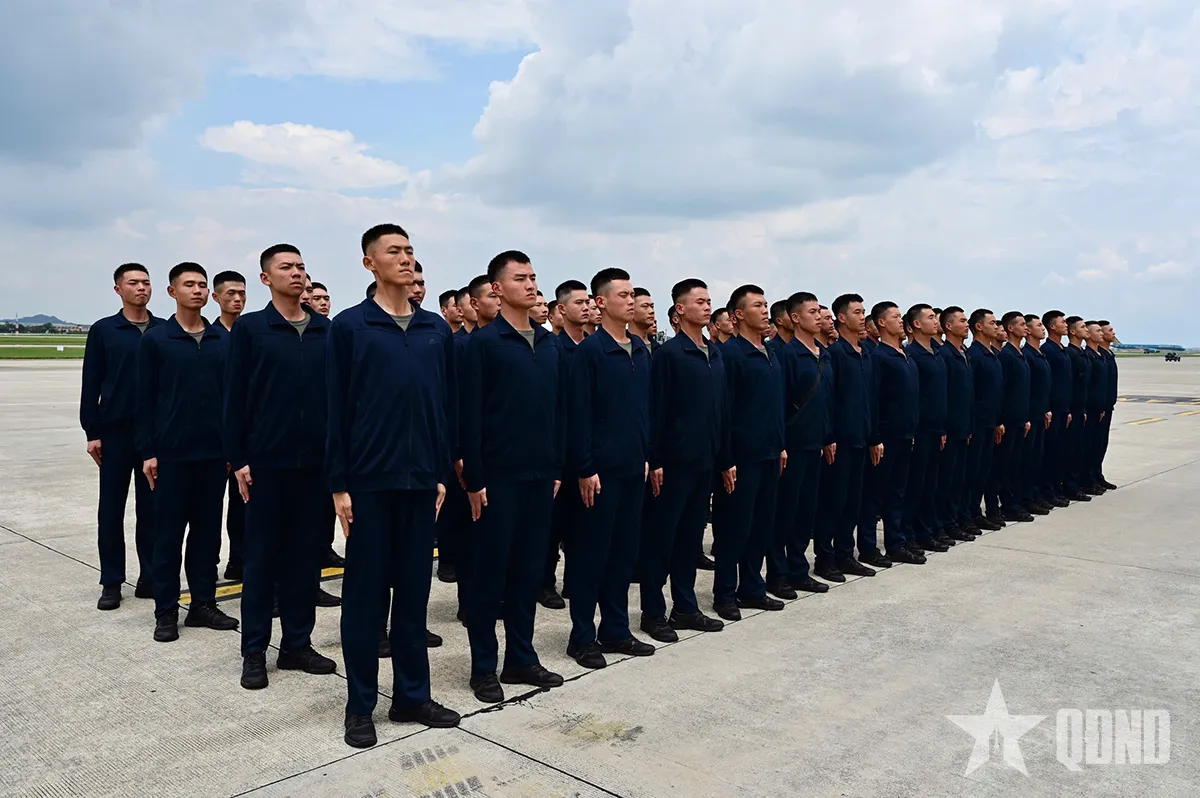 Đoàn quân nhân Trung Quốc tham gia diễu binh, diễu hành đã đến Hà Nội- Ảnh 5.