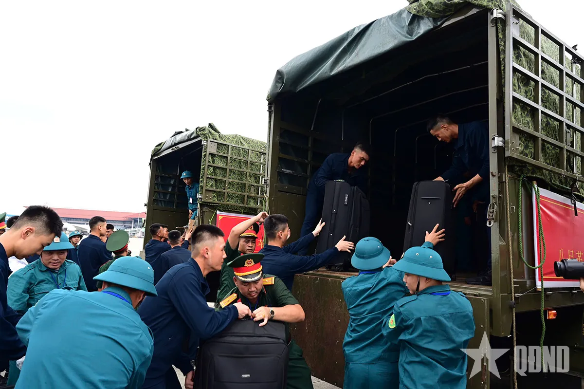 Đoàn quân nhân Trung Quốc tham gia diễu binh, diễu hành đã đến Hà Nội- Ảnh 9.