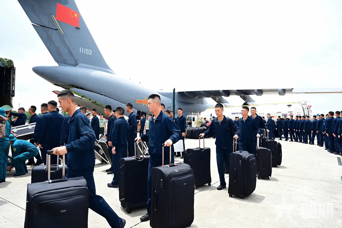 Đoàn quân nhân Trung Quốc tham gia diễu binh, diễu hành đã đến Hà Nội- Ảnh 7.