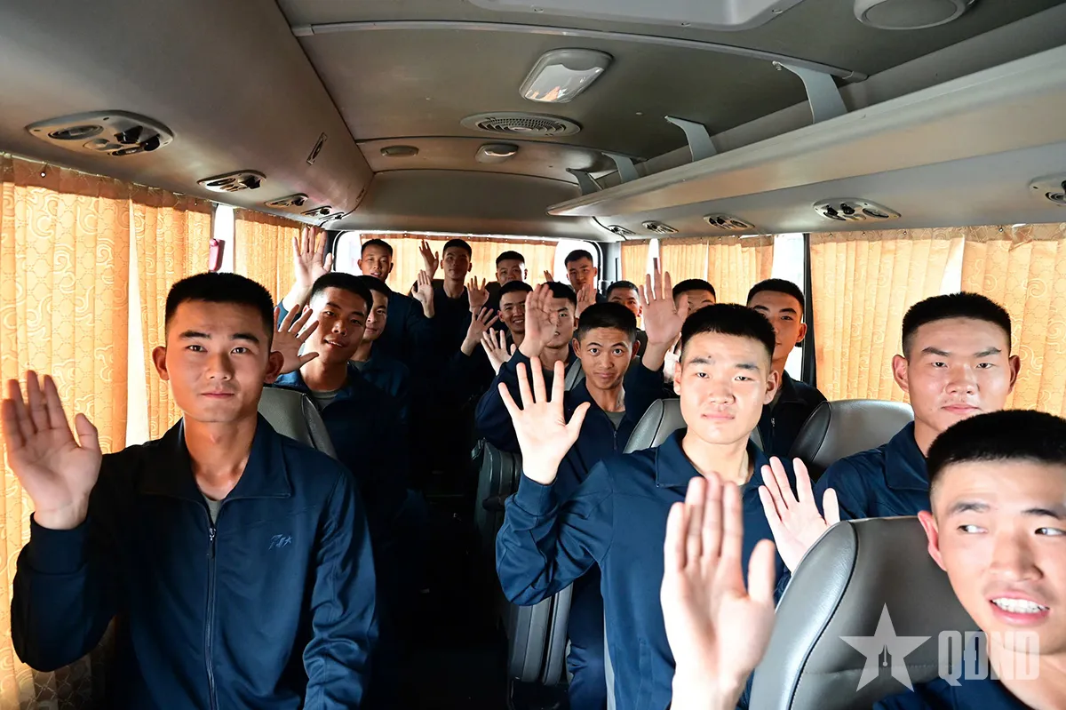 Đoàn quân nhân Trung Quốc tham gia diễu binh, diễu hành đã đến Hà Nội- Ảnh 10.