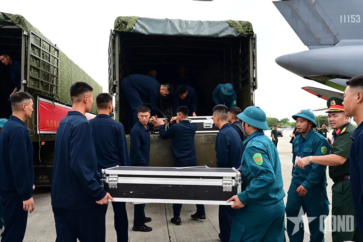 Đoàn quân nhân Trung Quốc tham gia diễu binh, diễu hành đã đến Hà Nội- Ảnh 8.