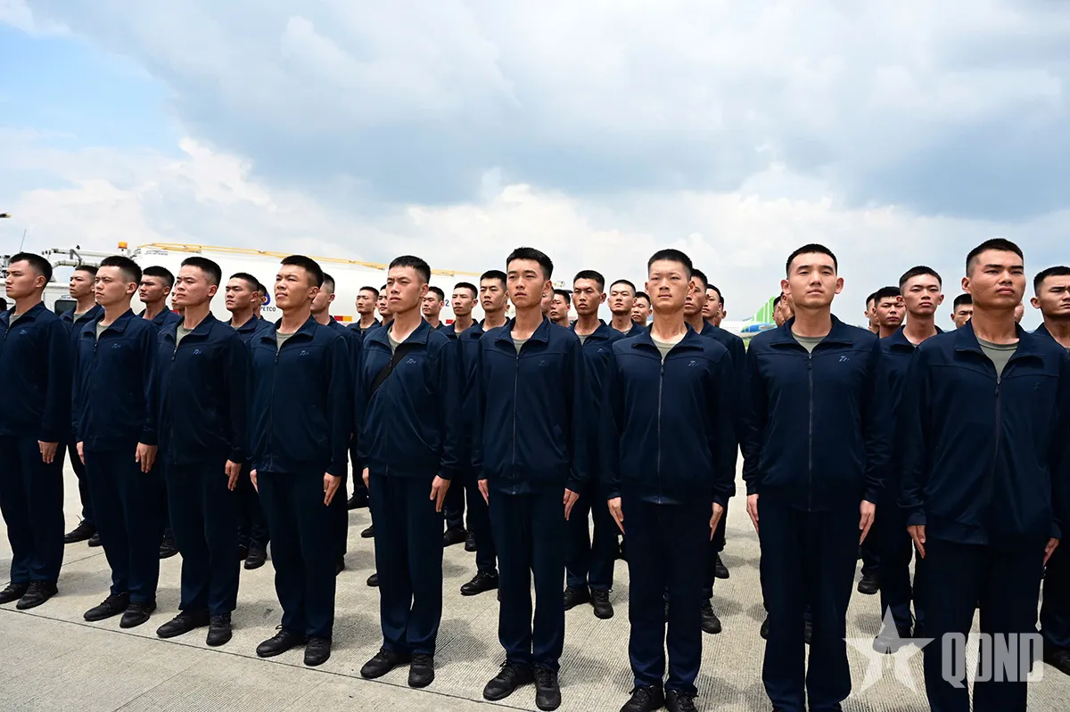 Đoàn quân nhân Trung Quốc tham gia diễu binh, diễu hành đã đến Hà Nội- Ảnh 3.