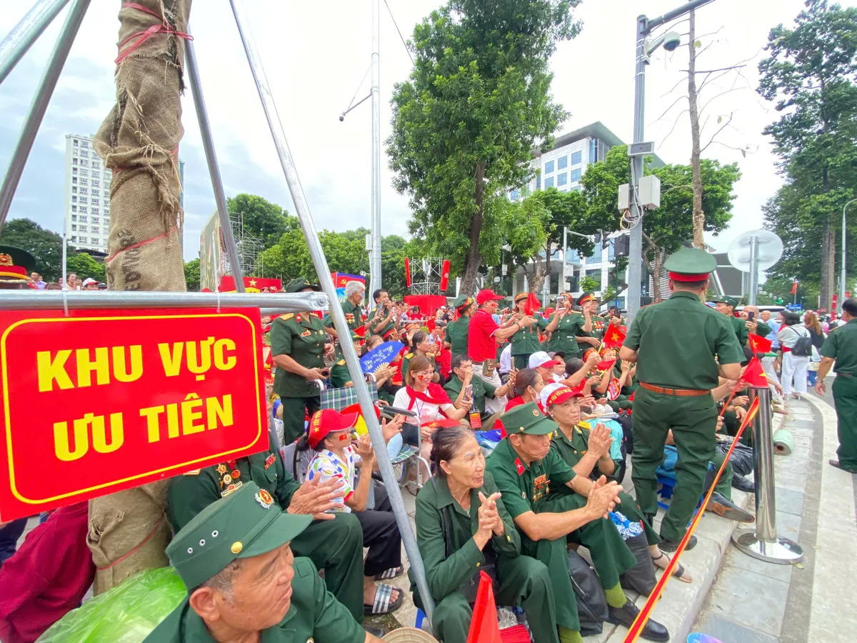Bố trí hơn 5.000 chỗ ngồi cho cựu chiến binh xem diễu binh - Ảnh 2.