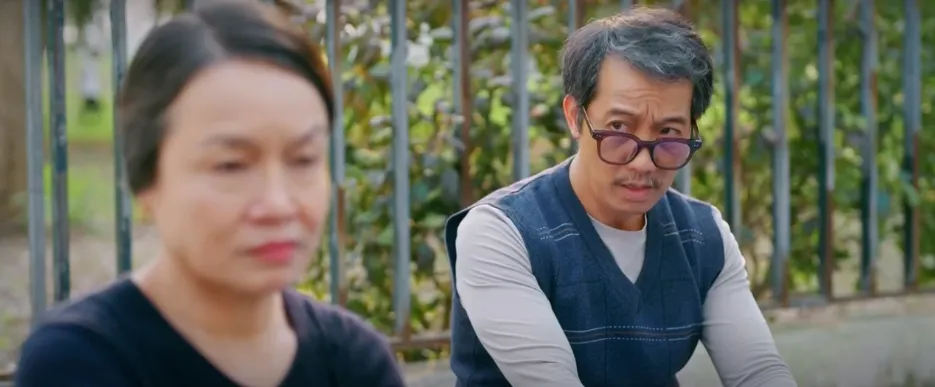 Cầu vồng ở ph&iacute;a ch&acirc;n trời - Tập 25: Oanh kh&ocirc;ng c&oacute; tiền đ&oacute;ng học cho con, gọi điện cầu cứu mẹ - Ảnh 14.