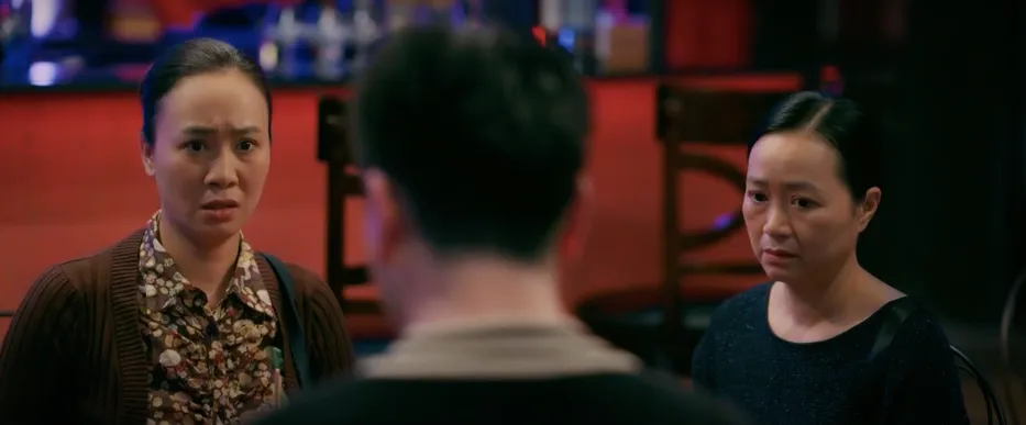 Cầu vồng ở ph&iacute;a ch&acirc;n trời - Tập 25: Oanh kh&ocirc;ng c&oacute; tiền đ&oacute;ng học cho con, gọi điện cầu cứu mẹ - Ảnh 15.