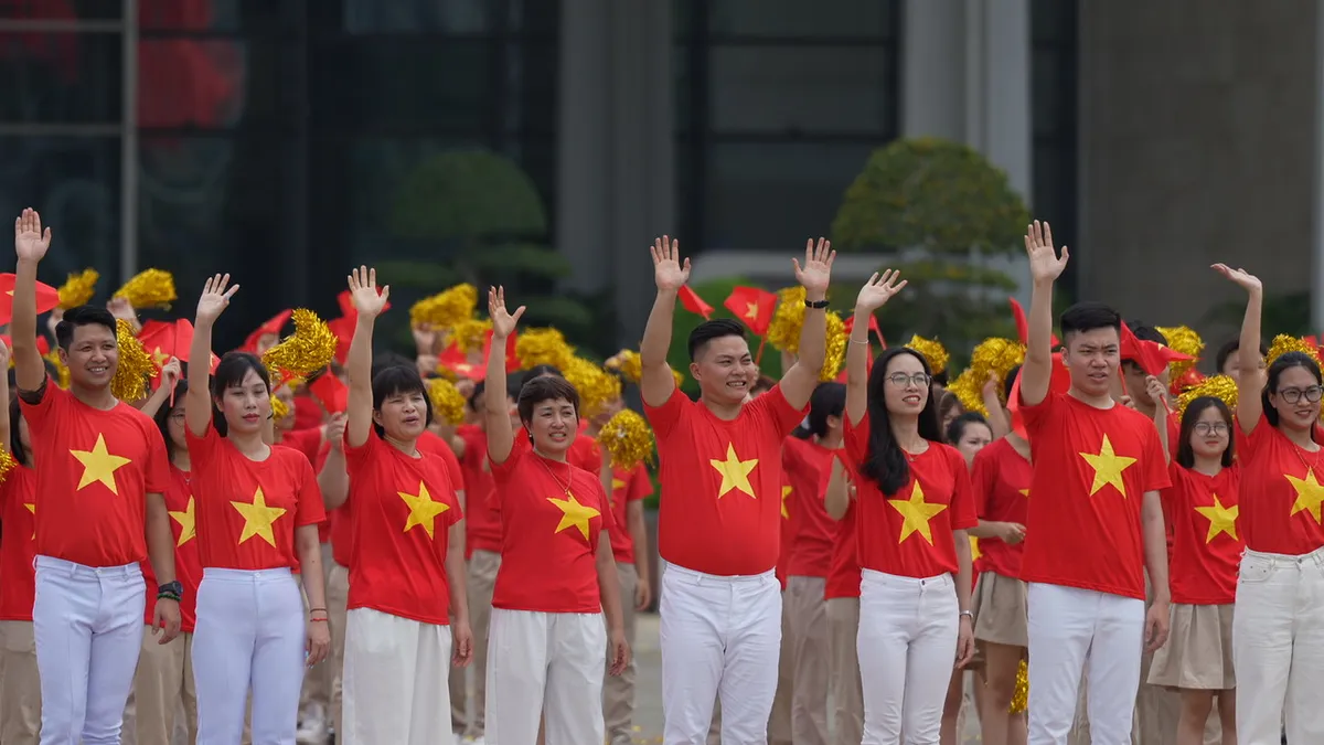 Ấp ủ hơn 3 năm, MV "Vinh quang, ơi Việt Nam" khơi gợi niềm tự hào, tinh thần đoàn kết dân tộc - Ảnh 5.