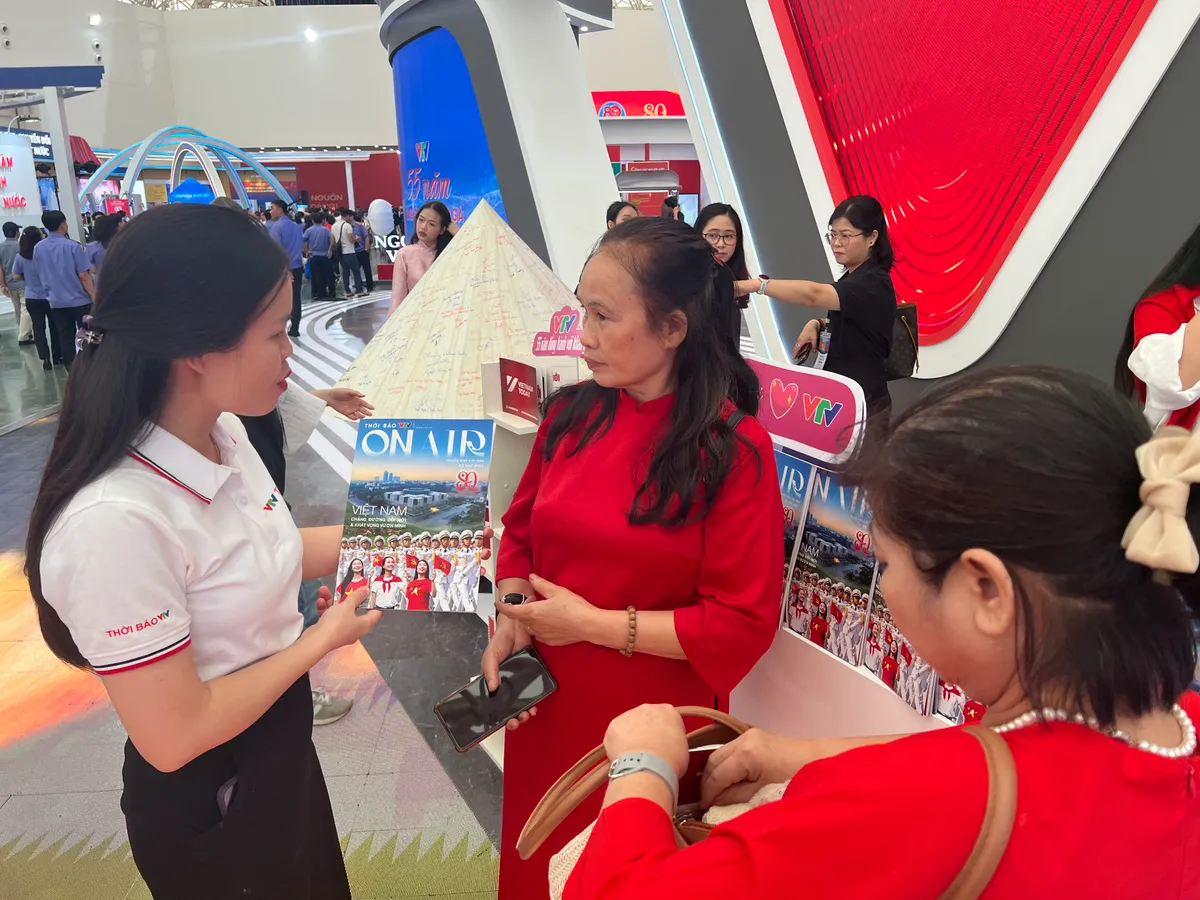 Vietnam Today - Tọa độ check-in "siêu hot" của VTV tại Triển lãm Thành tựu đất nước- Ảnh 2.