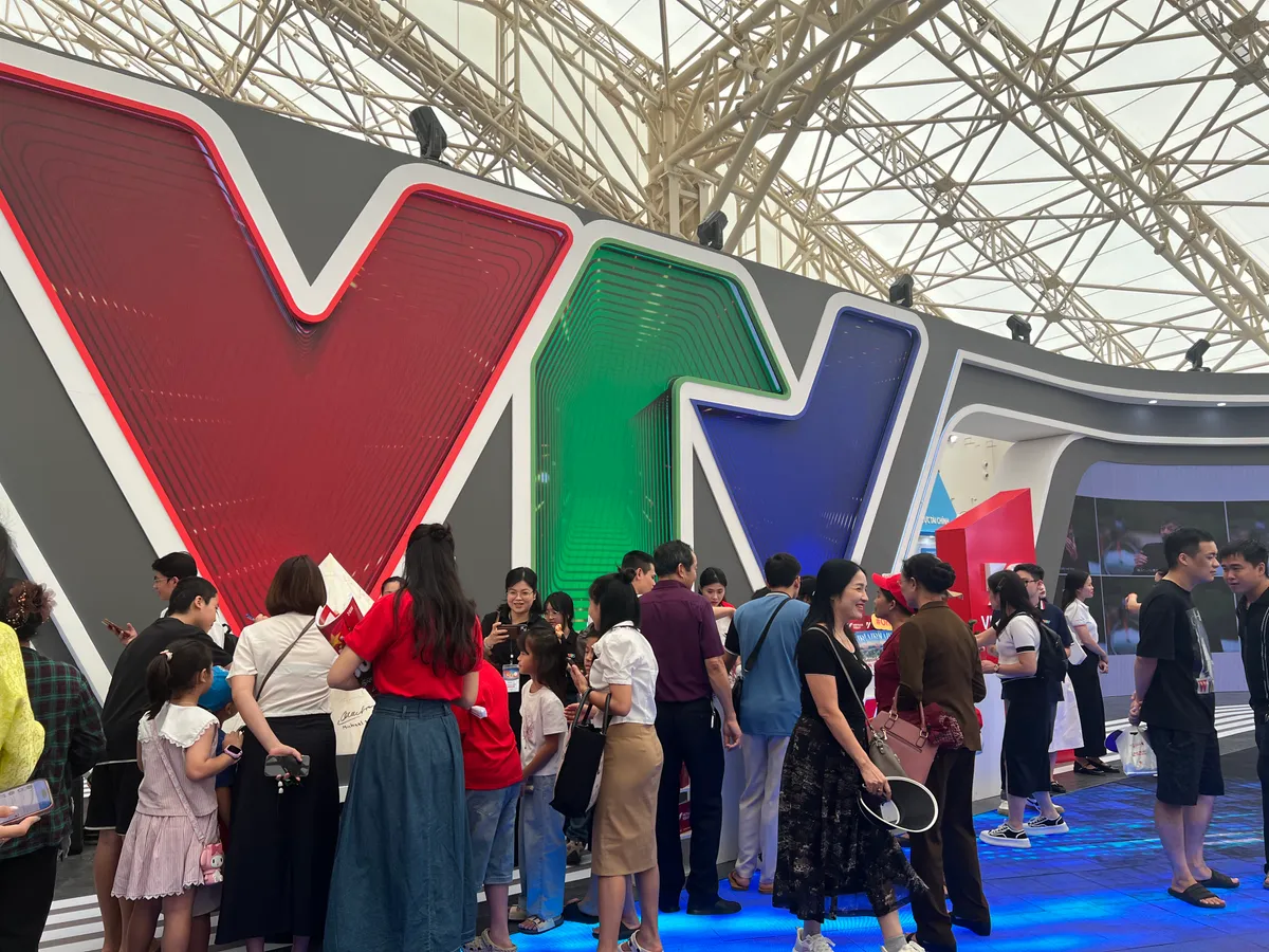 Vietnam Today - Tọa độ check-in "siêu hot" của VTV tại Triển lãm Thành tựu đất nước- Ảnh 9.