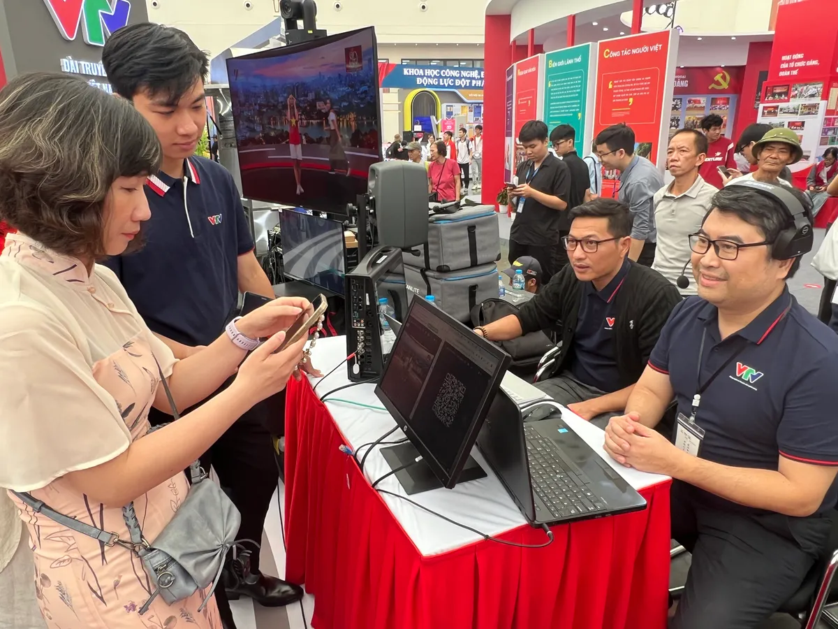 Vietnam Today - Tọa độ check-in "siêu hot" của VTV tại Triển lãm Thành tựu đất nước- Ảnh 7.