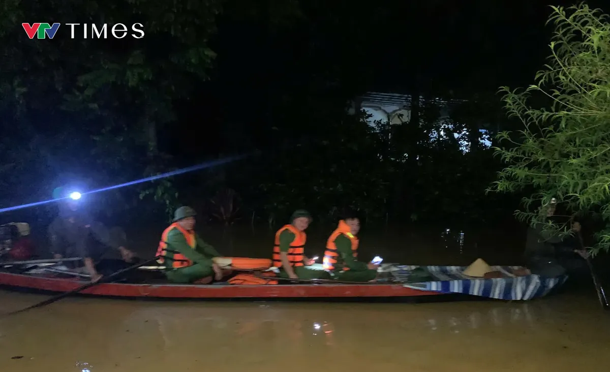 Nghệ An: Nhiều hộ d&acirc;n vẫn ngập ch&igrave;m trong nước lũ - Ảnh 2.