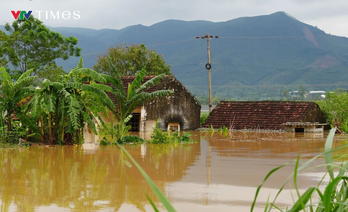 Nghệ An: Nhiều hộ d&acirc;n vẫn ngập ch&igrave;m trong nước lũ - Ảnh 5.