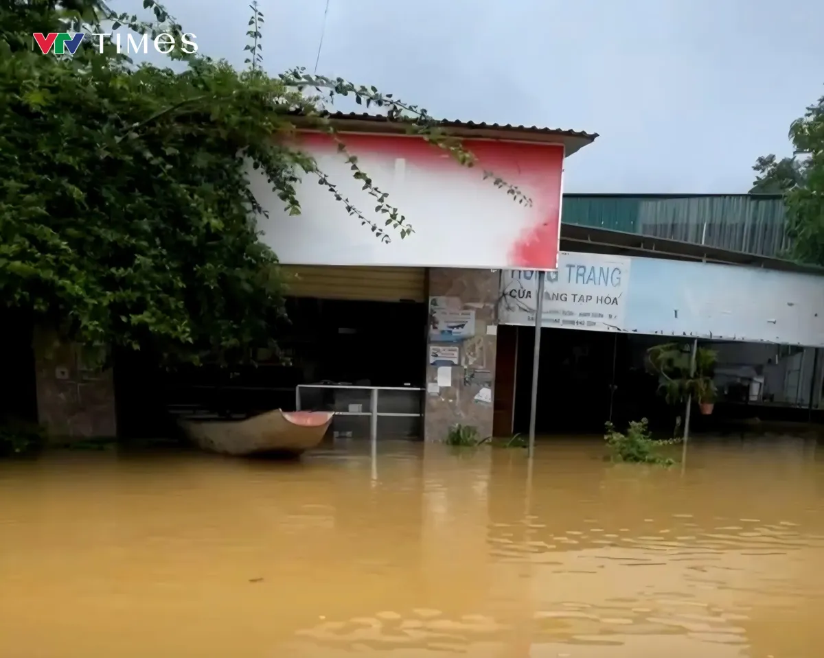 Nghệ An: Nhiều hộ d&acirc;n vẫn ngập ch&igrave;m trong nước lũ - Ảnh 6.