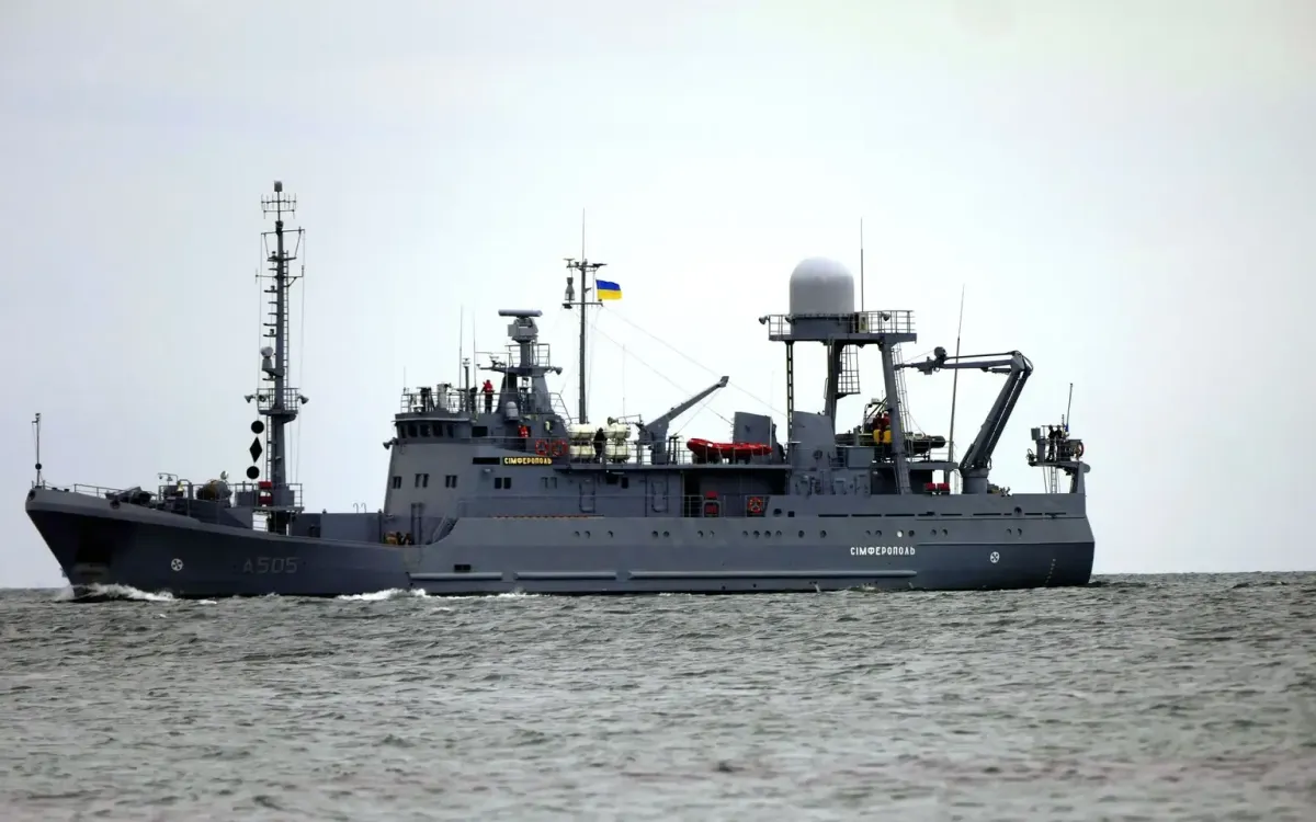 Tàu trinh sát hạng trung Simferopol của Hải quân Ukraine di chuyển dọc theo bờ biển Odesa, tháng 8/2021 (Ảnh: Ukrinform/Getty Images) Tàu trinh sát hạng trung Simferopol của Hải quân Ukraine di chuyển dọc theo bờ biển Odesa, tháng 8/2021 (Ảnh: Ukrinform/Getty Images)