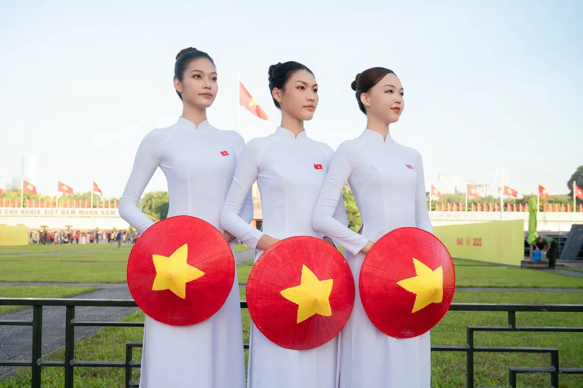 Đắk Liêng - Đắk Lắk chào đón Gia đình Haha, thí sinh Vietnam's Next Top Model có những trải nghiệm đặc biệt - Ảnh 7.
