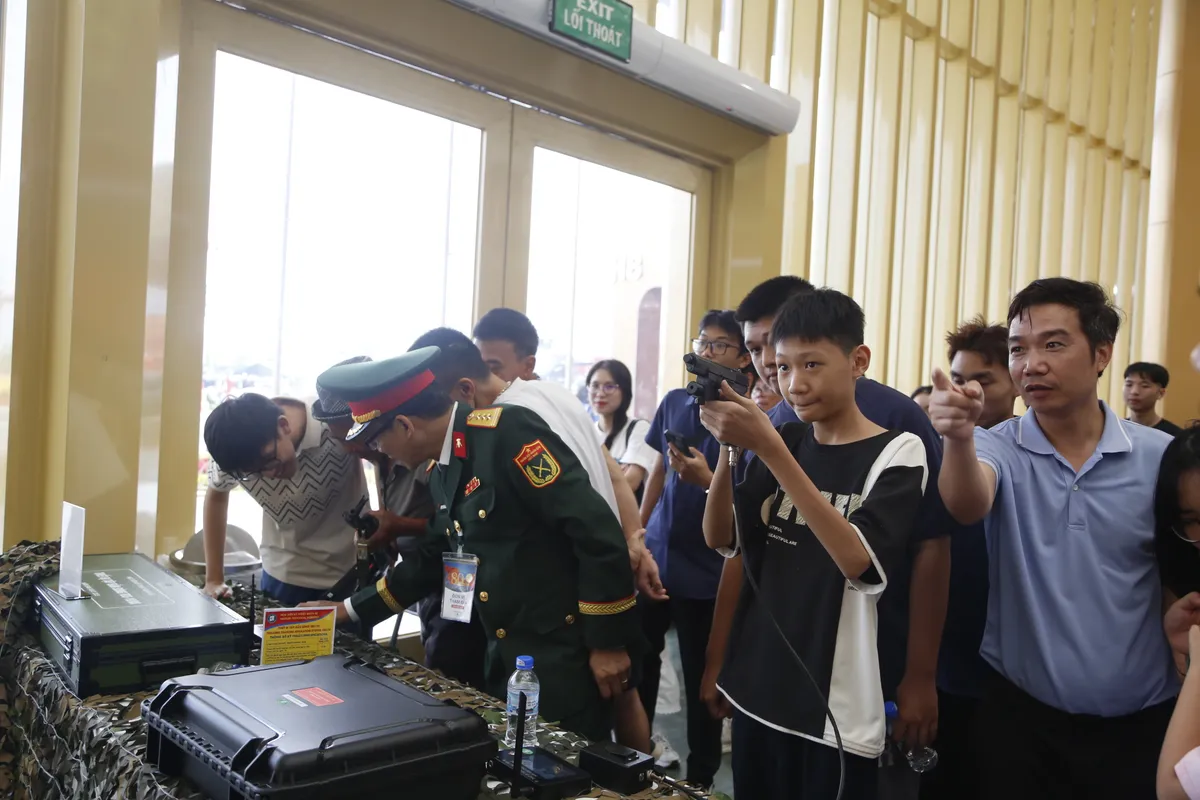 Nhiều thành tựu quốc phòng an ninh được trưng bày tại Triển lãm 80 năm Thành tựu Đất nước - Ảnh 10.