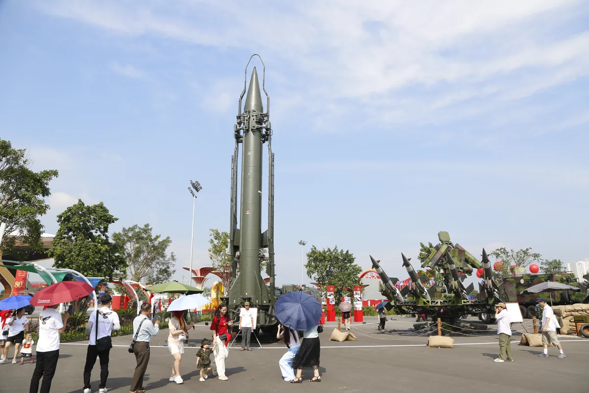 Nhiều thành tựu quốc phòng an ninh được trưng bày tại Triển lãm 80 năm Thành tựu Đất nước - Ảnh 16.