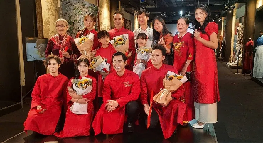 Du khách hào hứng trải nghiệm cùng điện ảnh, âm nhạc… tại Triển lãm Thành tựu đất nước - Ảnh 10.