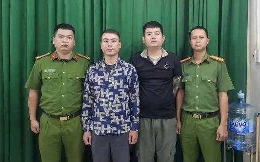 Công an TP Hồ Chí Minh bắt 2 đối tượng cho vay nặng lãi. Ảnh: NLĐ