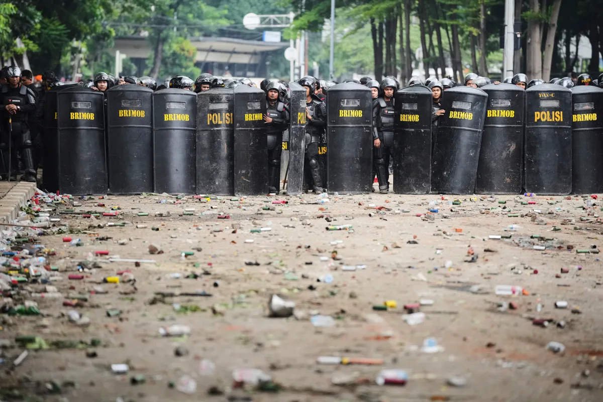 Indonesia: Người biểu tình đốt tòa nhà quốc hội khu vực khiến 3 người tử vong - Ảnh 3. Indonesia: Người biểu tình đốt tòa nhà quốc hội khu vực khiến 3 người tử vong - Ảnh 3.
