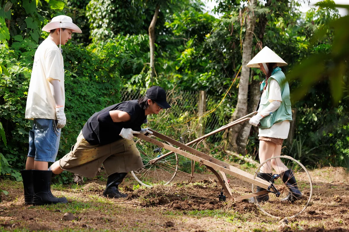 Gia đình Haha - Tập 12: Khám phá "kho báu" văn hóa đặc sắc nơi đại ngàn  - Ảnh 4.