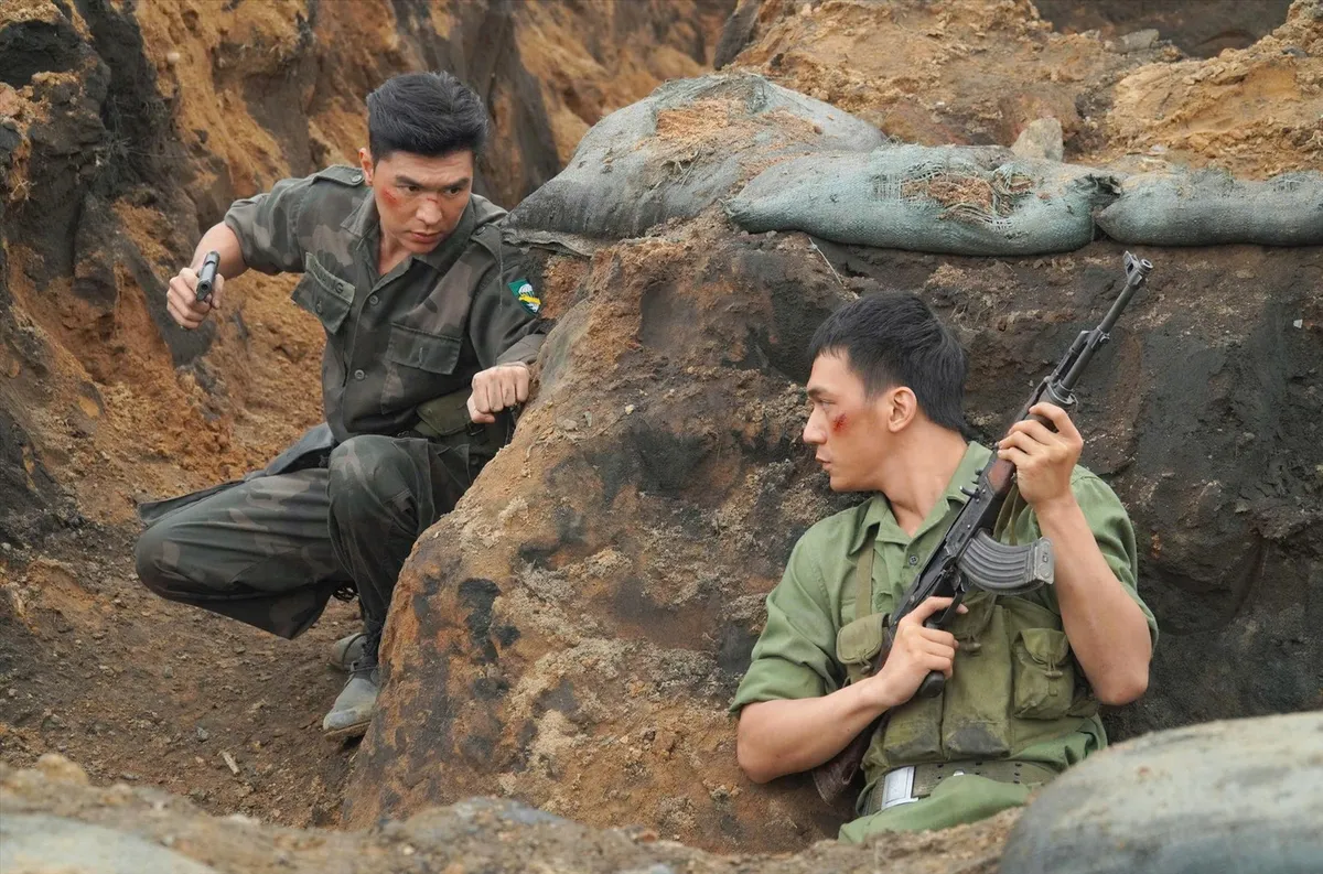 Bật mí ý nghĩa chiếc khăn rằn trong phim Mưa đỏ - Ảnh 5.