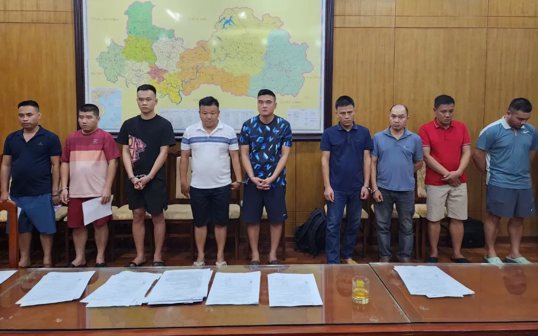 9 đối tượng trong đường dây cá độ bóng đá liên tỉnh bị Công an Bắc Ninh bắt giữ (Ảnh Công an Bắc Ninh) 9 đối tượng trong đường dây cá độ bóng đá liên tỉnh bị Công an Bắc Ninh bắt giữ (Ảnh Công an Bắc Ninh)