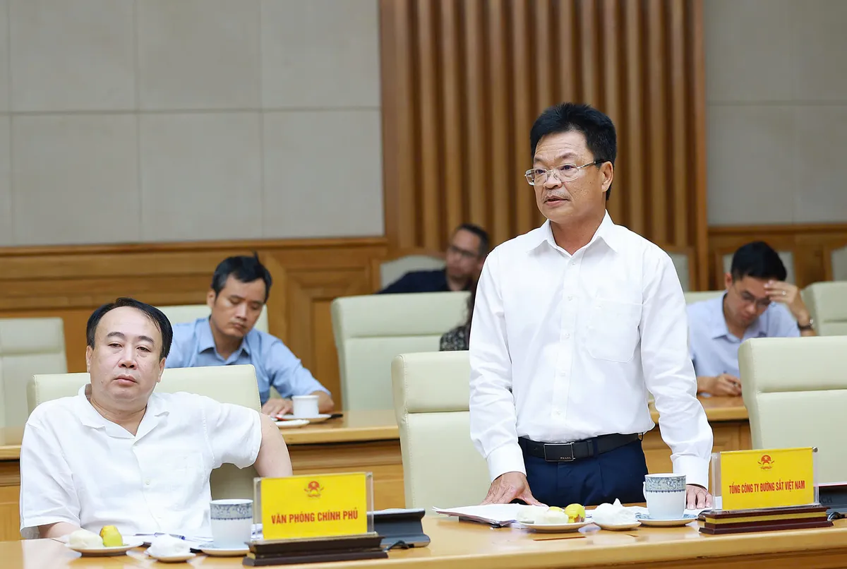 Thủ tướng: Khẩn trương hoàn thiện bộ tiêu chuẩn, quy chuẩn về đường sắt tốc độ cao  - Ảnh 5.