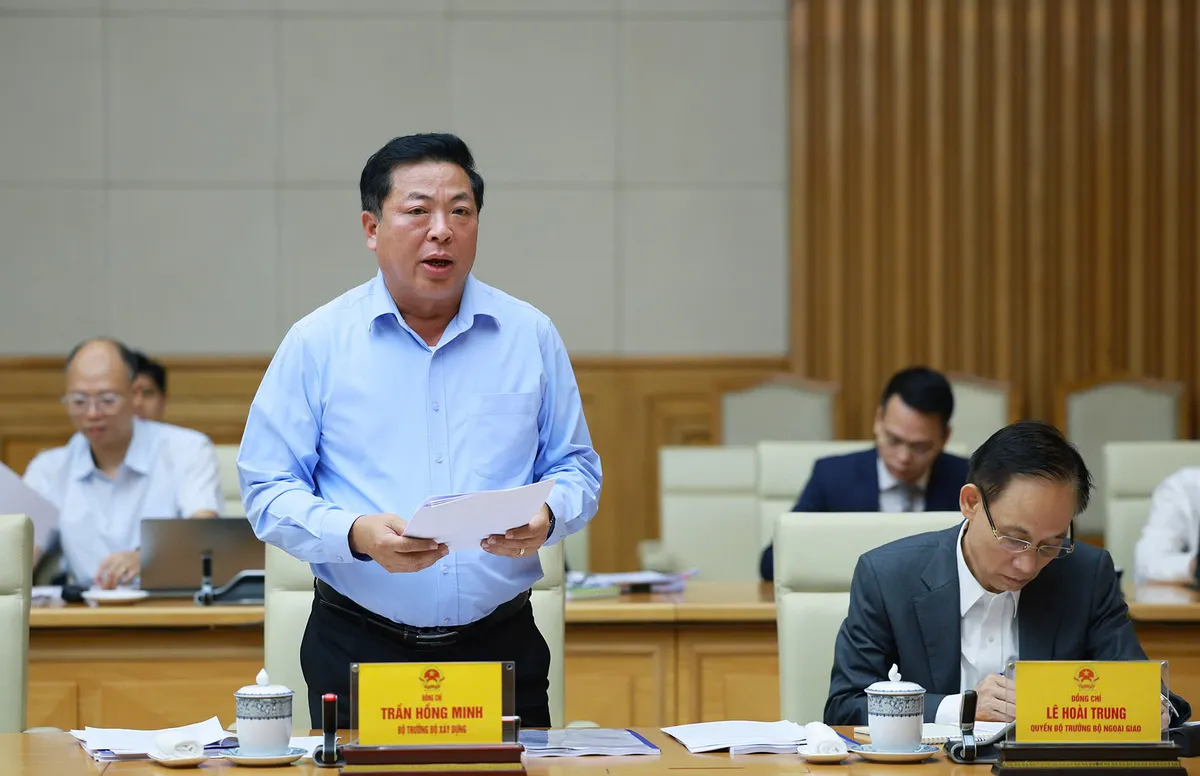 Thủ tướng: Khẩn trương hoàn thiện bộ tiêu chuẩn, quy chuẩn về đường sắt tốc độ cao  - Ảnh 4.