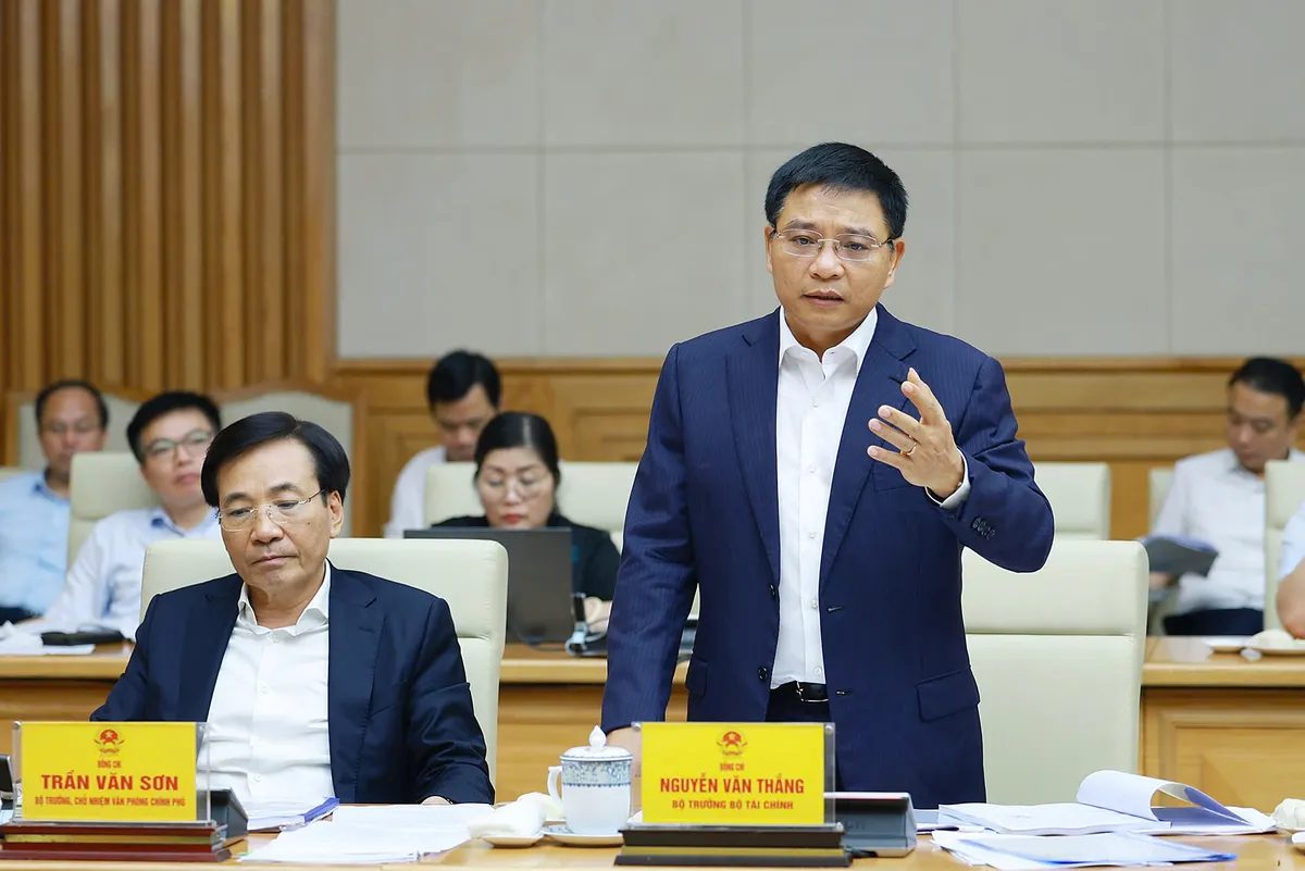 Thủ tướng: Khẩn trương hoàn thiện bộ tiêu chuẩn, quy chuẩn về đường sắt tốc độ cao  - Ảnh 3.